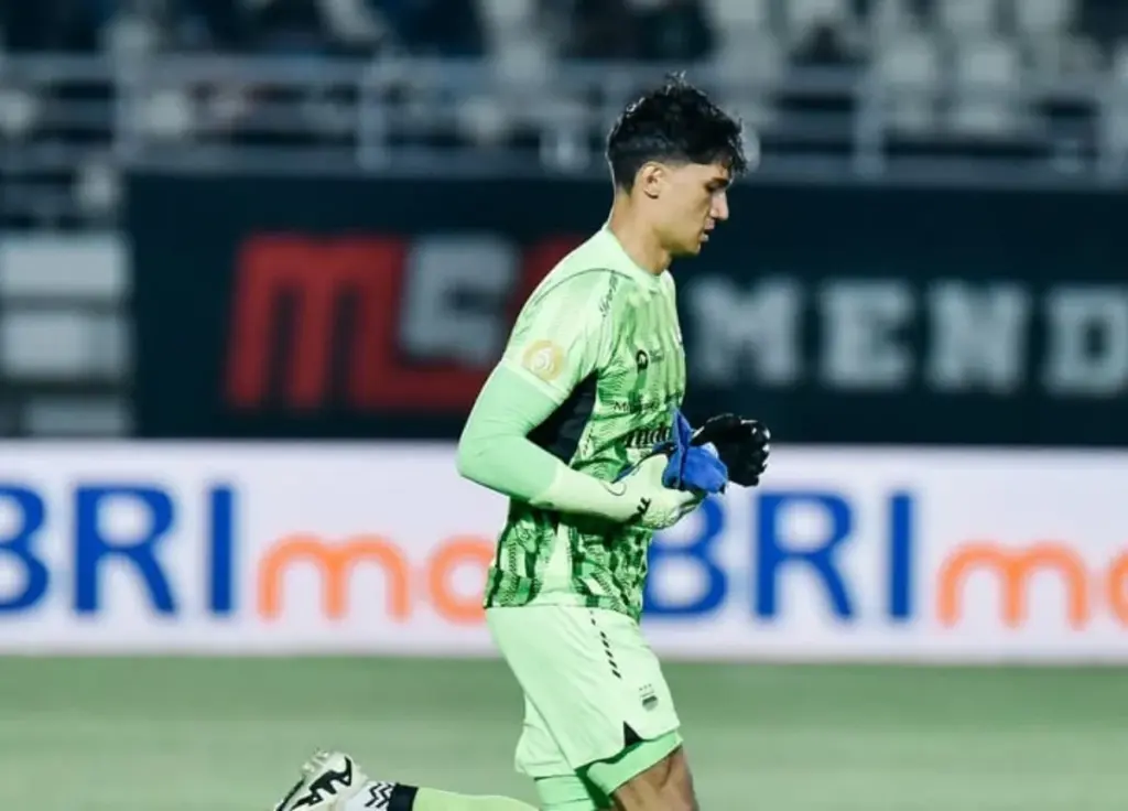 Ini Sosok Kiper Baru Persib Bandung Pengganti Kevin Ray Mendoza yang Masih Muda!