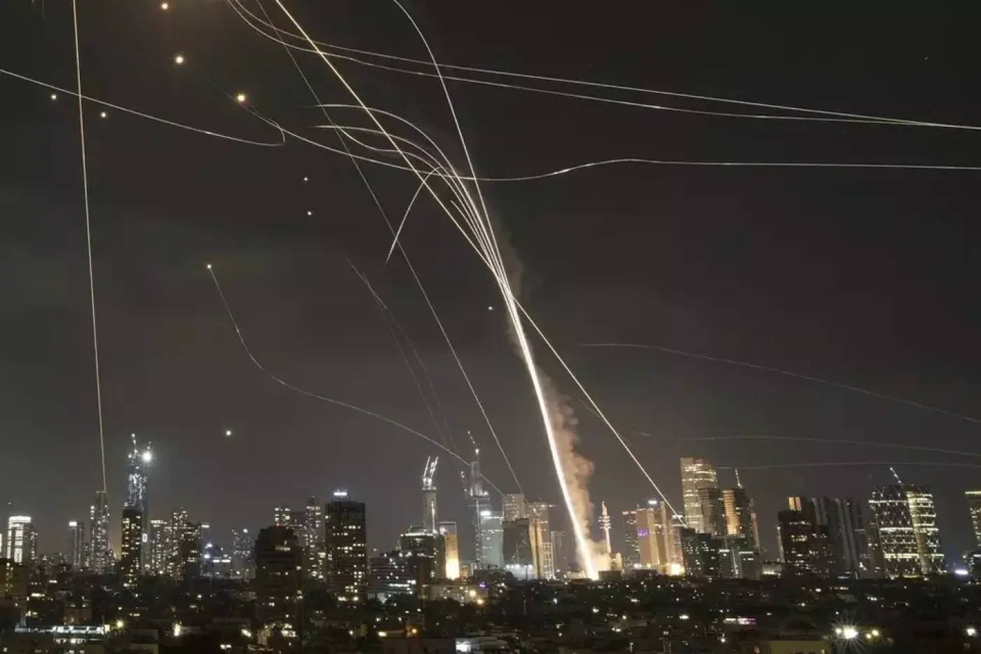 Israel Rugi Triliunan: Biaya Mengadang Rudal Tua Iran, Habis Berapa?
