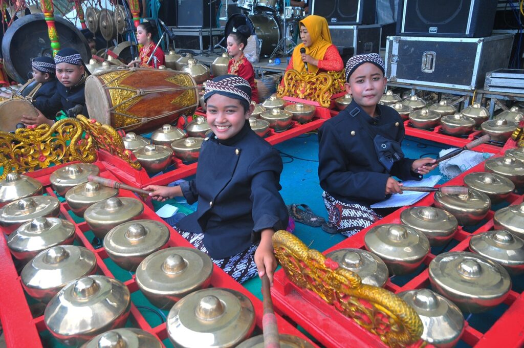 Panduan Lengkap: Nama Alat Musik Gamelan, Fungsi, dan Cara Memainkannya