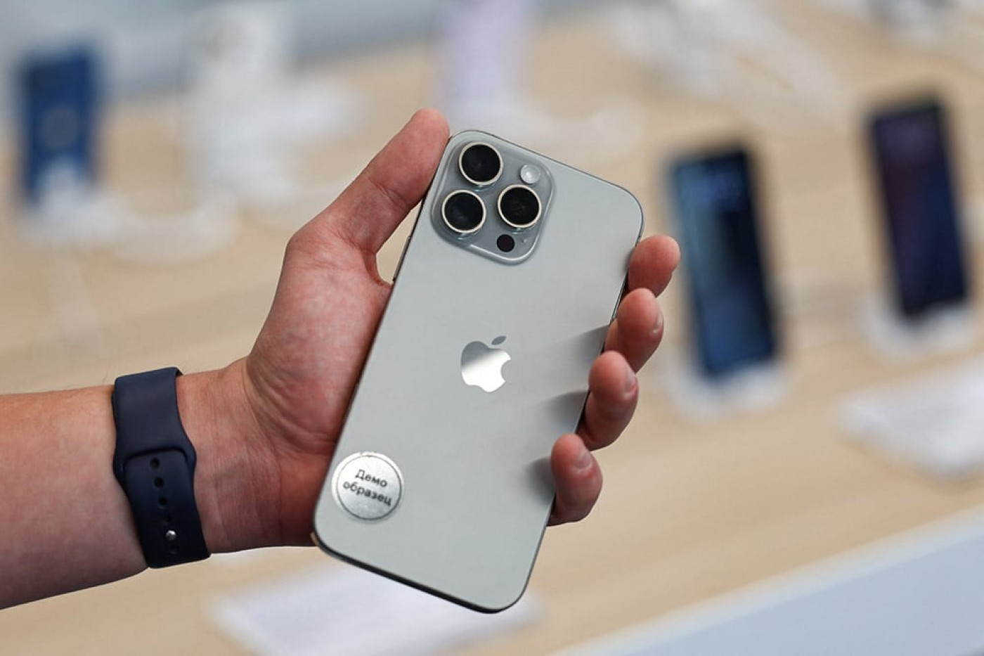 Bebas Bea Masuk iPhone: Perketat Persaingan Smartphone di Indonesia