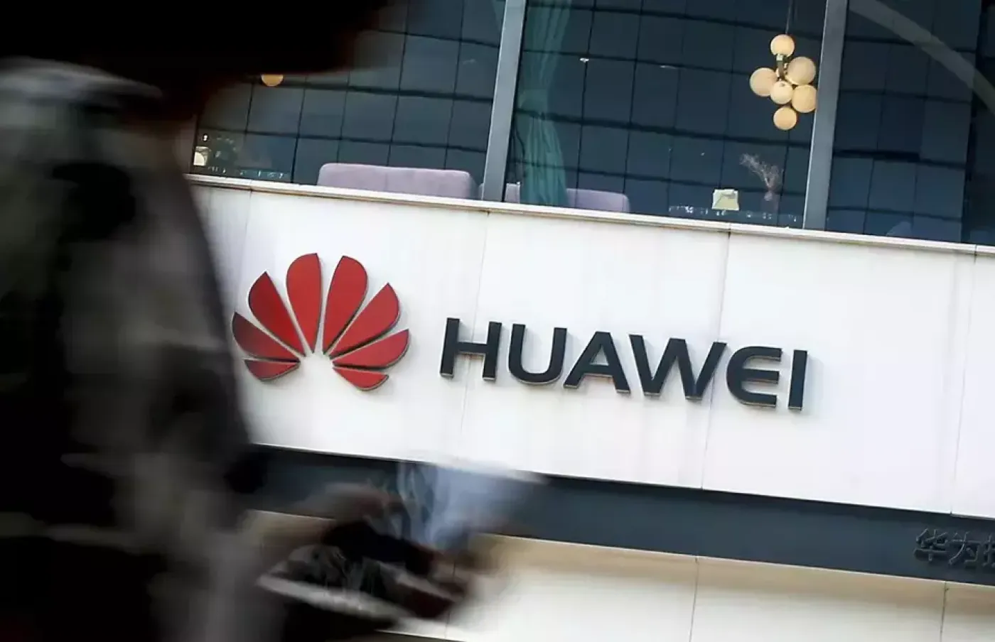 Huawei Pamer Sistem AI CloudMatrix 384, Penantang Serius Nvidia di Pasar Global