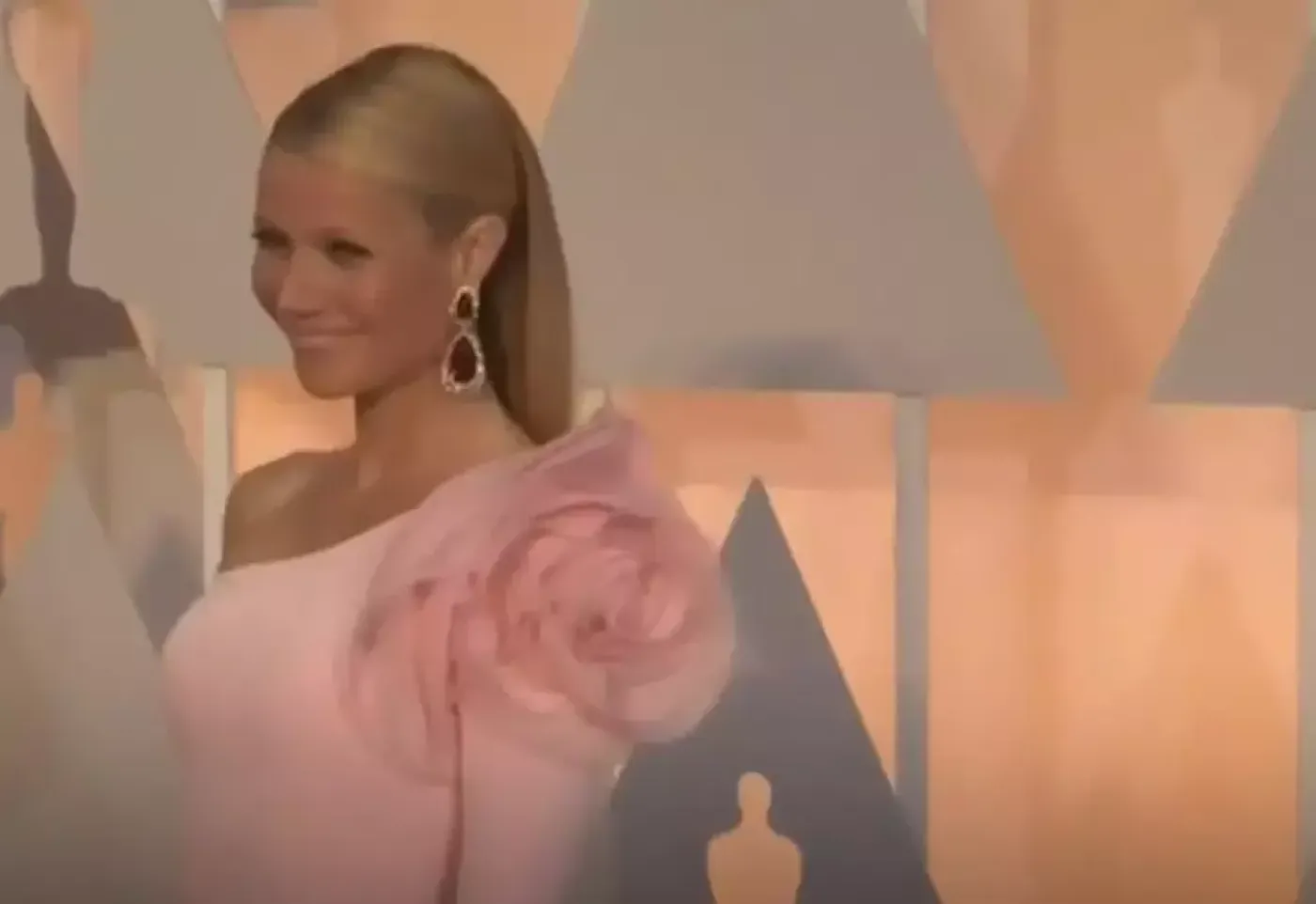 Gwyneth Paltrow Sedih Usai Brad Pitt Menikahi Jennifer Aniston
