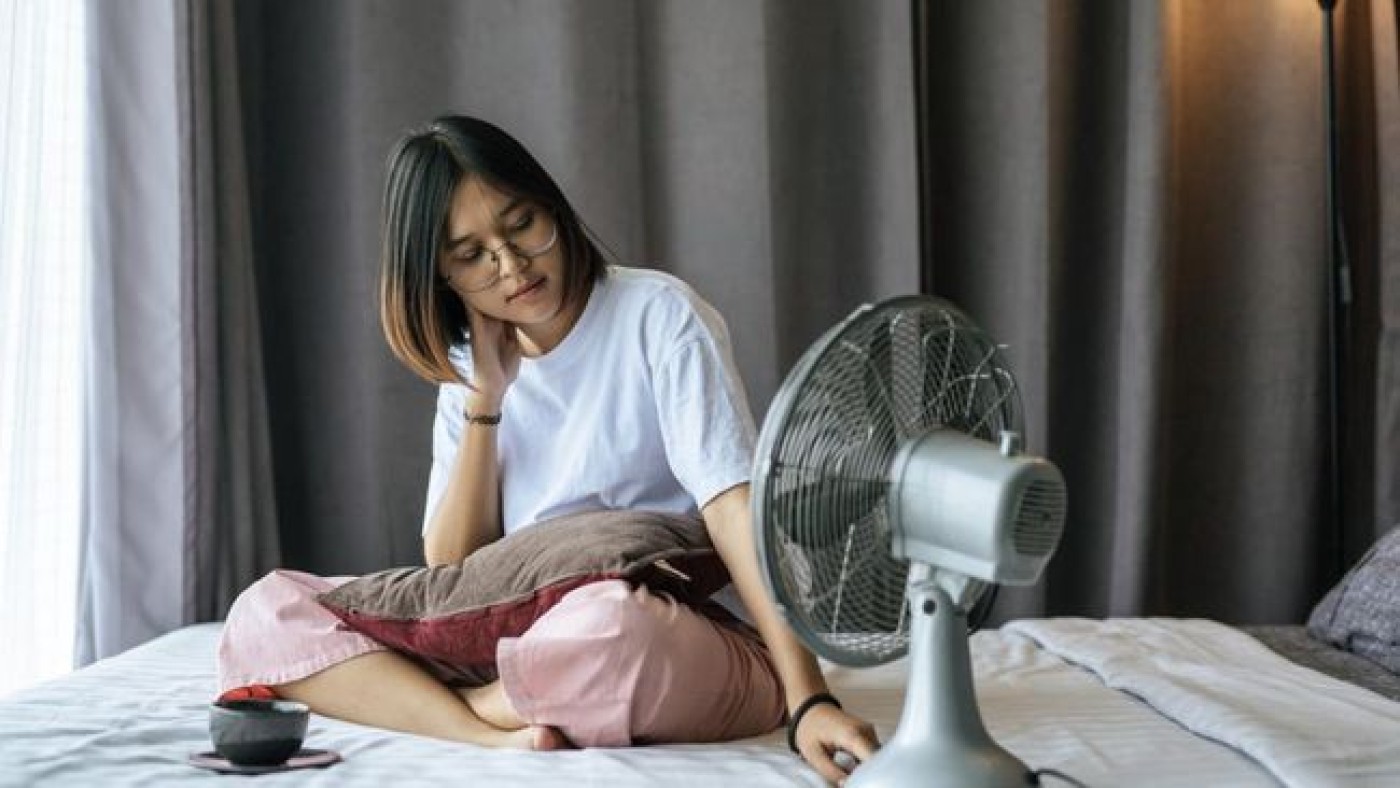 4 Bahaya Tidur dengan Kipas Angin yang Perlu Anda Waspadai Segera