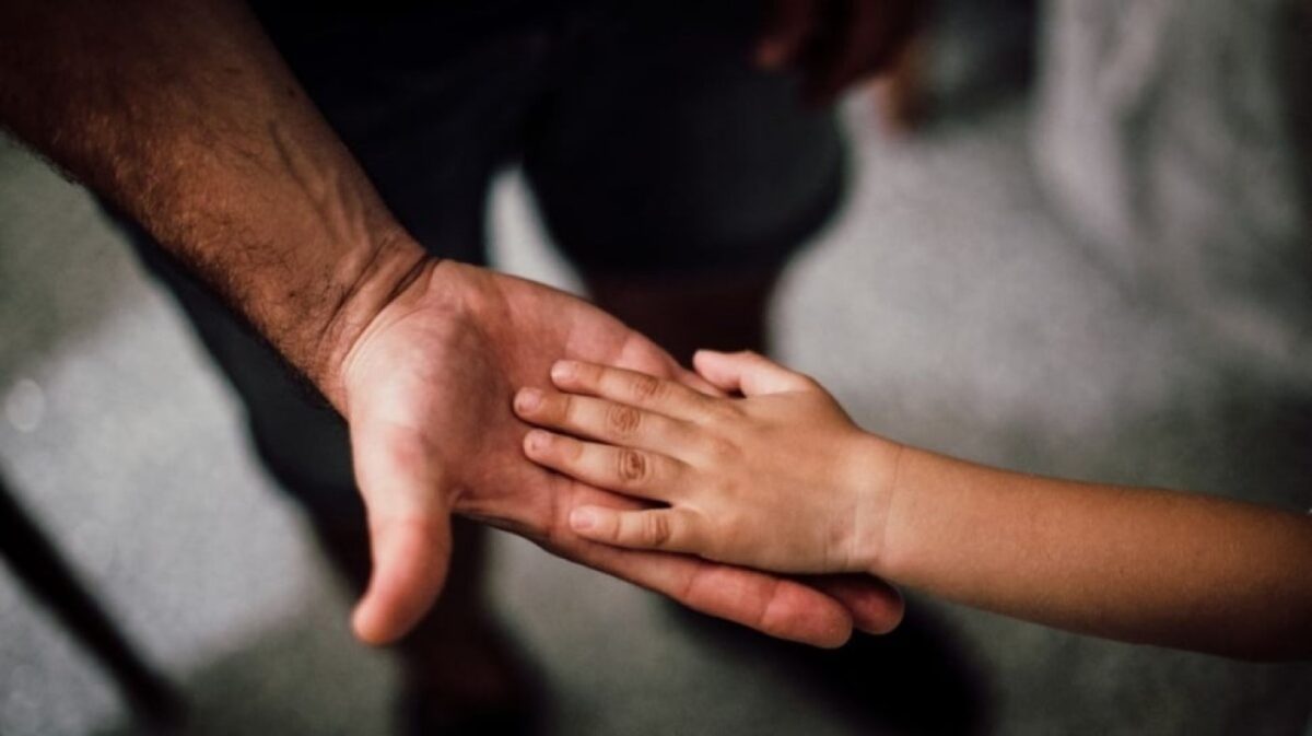 5 Fakta Viral Ayah Malaysia Panggil Putrinya “Istri Kecil”, Alasannya Mengejutkan!