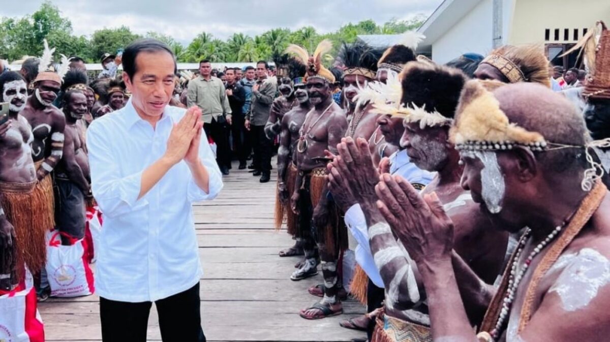 CEK FAKTA: Benarkah Warga Papua Demo Minta Jokowi Jadi Presiden Lagi?