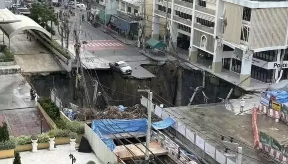 Lubang Raksasa Muncul di Depan RS Bangkok, Pasien Langsung Dievakuasi Darurat
