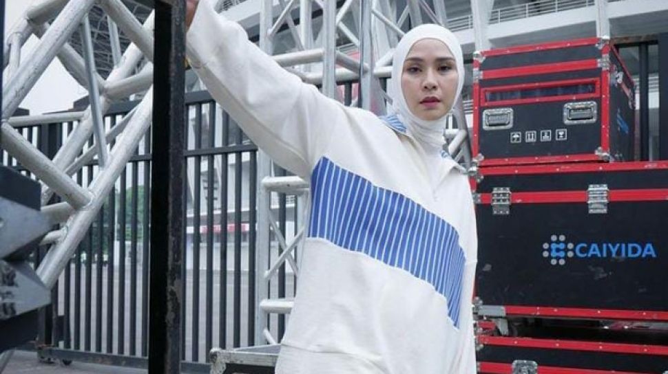 Pengendara Lawan Arah Pukul Pegawai Zaskia Mecca, Teriak 'Saya Anggota' lalu Kabur