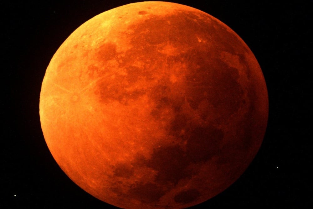 Penampakan Gerhana Bulan di Indonesia Semalam: Fenomena Langka Terekam Jelas
