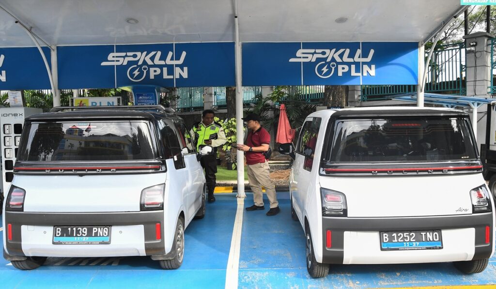 Tips Aman Mengemudi Mobil Listrik untuk Pemula: Panduan Praktis Agar Tak Bingung!