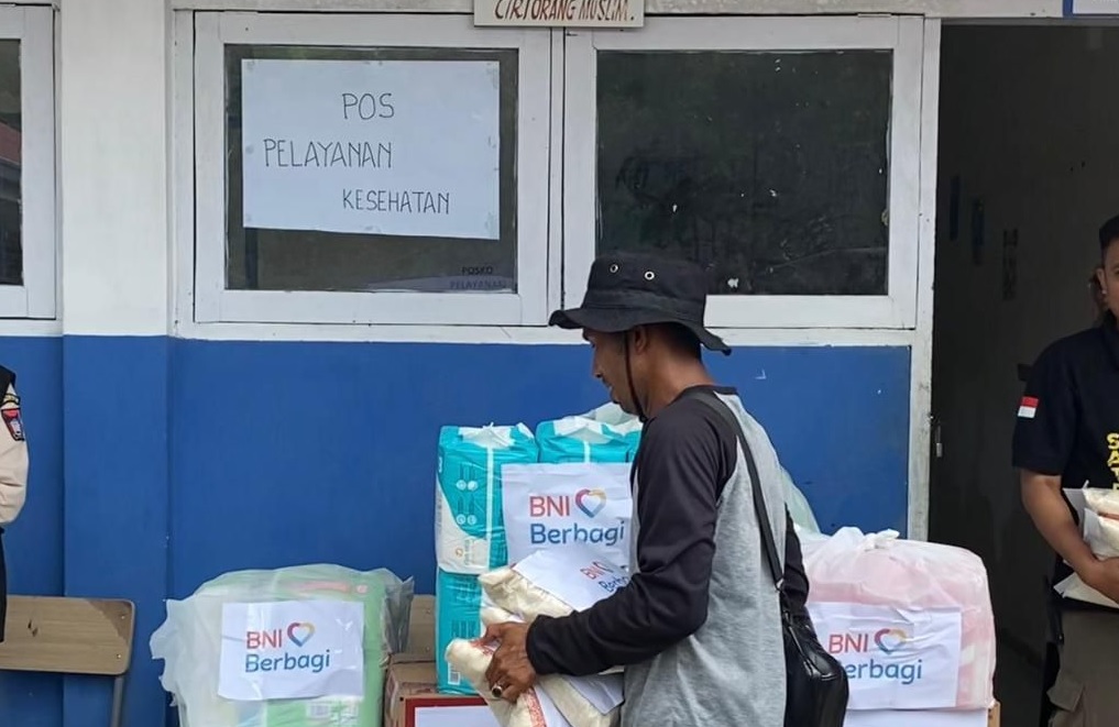 BNI Salurkan Bantuan Tanggap Darurat untuk Korban Banjir Bandang di Padang dan Sibolga