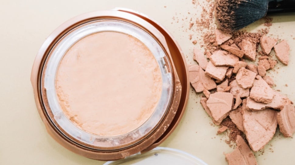 5 Rekomendasi Bedak Padat Natural dan Ringan untuk Remaja, Cocok Dipakai Sehari-hari