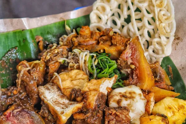 6 Tempat Makan Rujak Cingur Terlezat di Jakarta yang Wajib Anda Coba!
