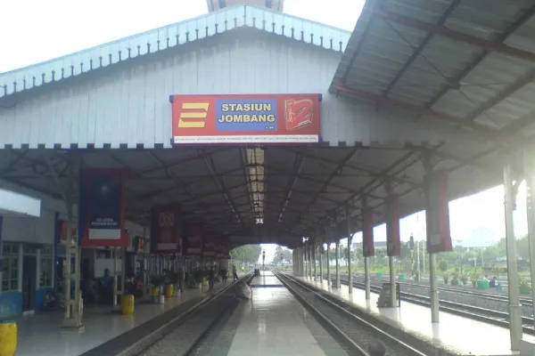 6 Tempat Wisata Seru Dekat Stasiun Jombang, Liburan Praktis dan Dekat Banget!