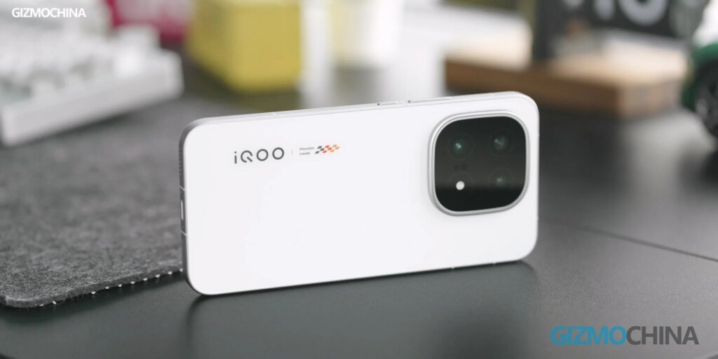 iQOO 15 Review: Ponsel Tanpa Hype yang Tampil Sempurna di Semua Aspek