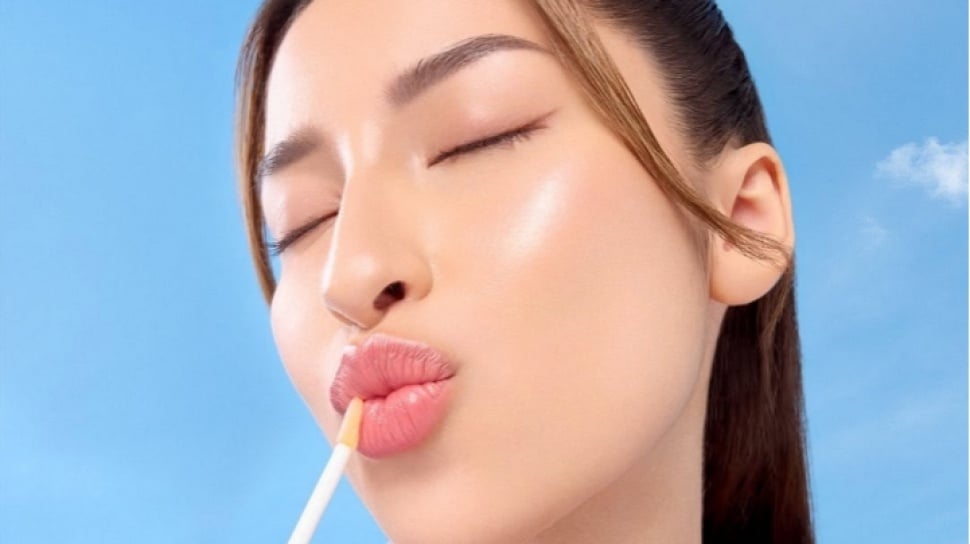 4 Lip Serum SPF 50 Terbaik untuk Aktivitas Outdoor, Cegah Bibir Gelap dan Kering!
