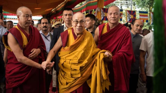 Tiongkok Razia Foto Dalai Lama di Biara dan Rumah Warga Tibet, Apa Motifnya?