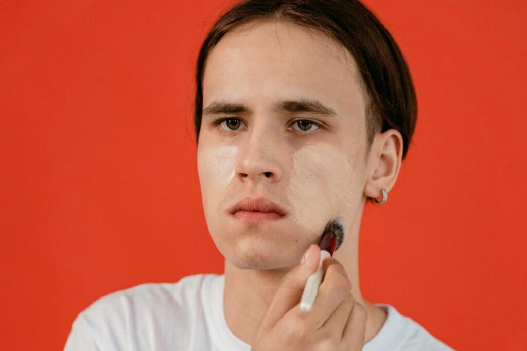 5 Keunggulan Pakai Bedak Wajah untuk Pria agar Tampilan Makin Natural dan Segar