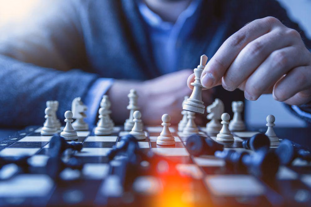 Mengenal Sosok Eric Rosen, Grandmaster Catur yang Menjadi Pasangan Irene Sukandar