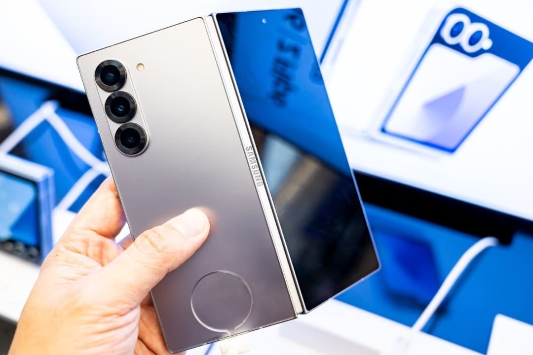 Bocoran Desain Baru Galaxy Z Fold 8 Tampilkan Layar Lebar Hadapi Saingan Lipat Terbaru Apple