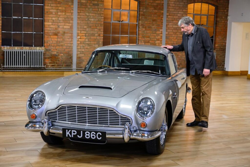 Proses Restorasi 50 Tahun Aston Martin DB5 Vantage Klasik yang Langka Selesai