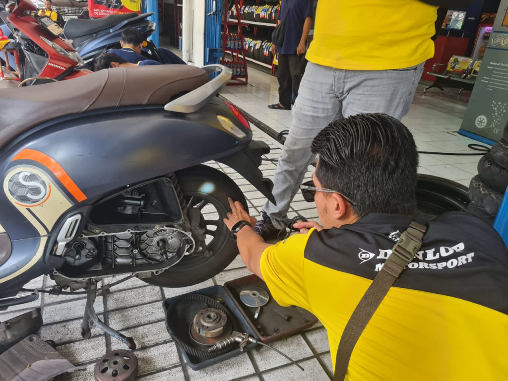 Cek Ban Motor Kamu Sekarang! Tips Penting dari Dunlop & Planet Ban Jelang Liburan Akhir Tahun
