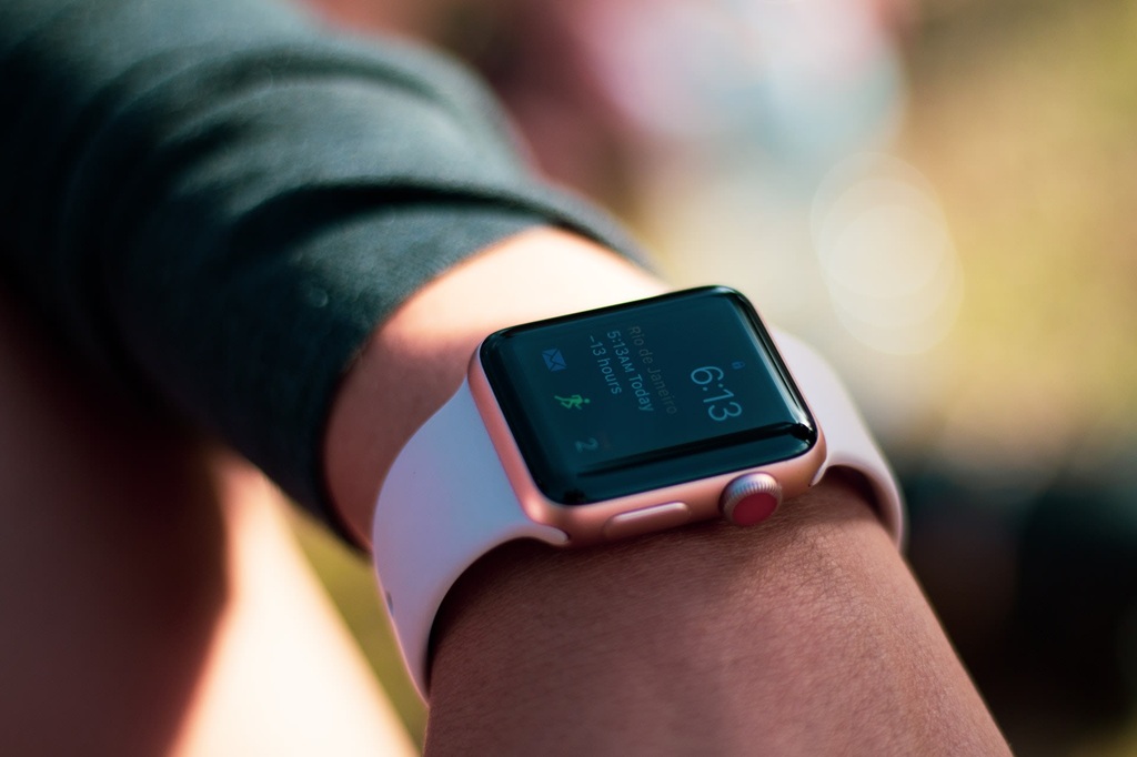 7 Rekomendasi Smartwatch Layar AMOLED Murah di Bawah Rp1 Juta, Fitur Lengkap & Stylish