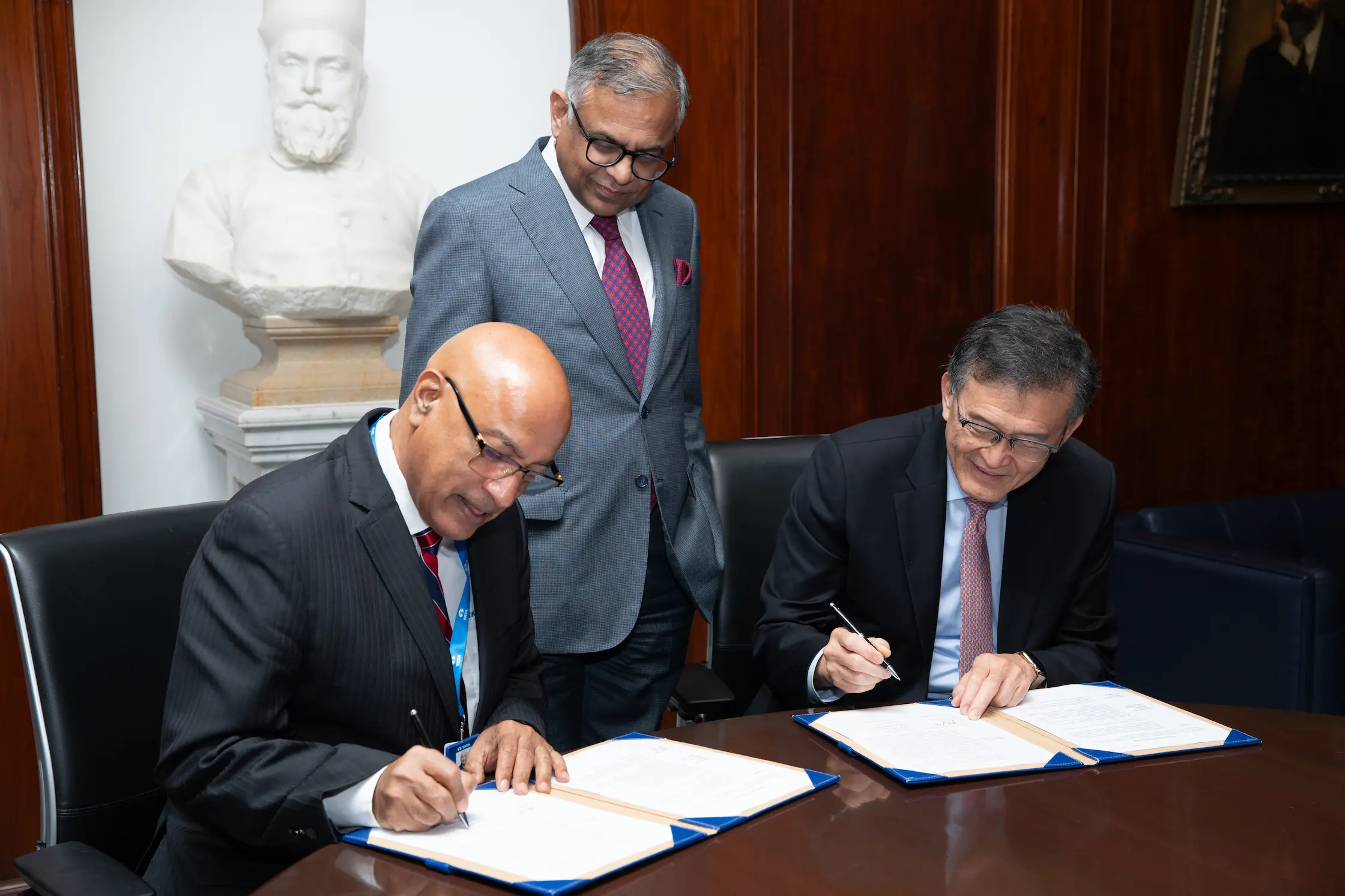 Intel dan Tata Group Kerjasama Kembangkan Teknologi Chip, Packaging, dan AI PC Terbaru