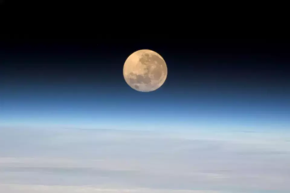 Mengenal Cold Moon 2025: Fenomena Bulan Purnama Akhir Tahun yang Ditunggu Banyak Orang