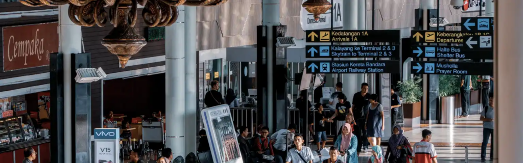 Apakah Bandara Buka 24 Jam? Tips Nyaman dan Aman Saat Transit Malam Hari di Bandara