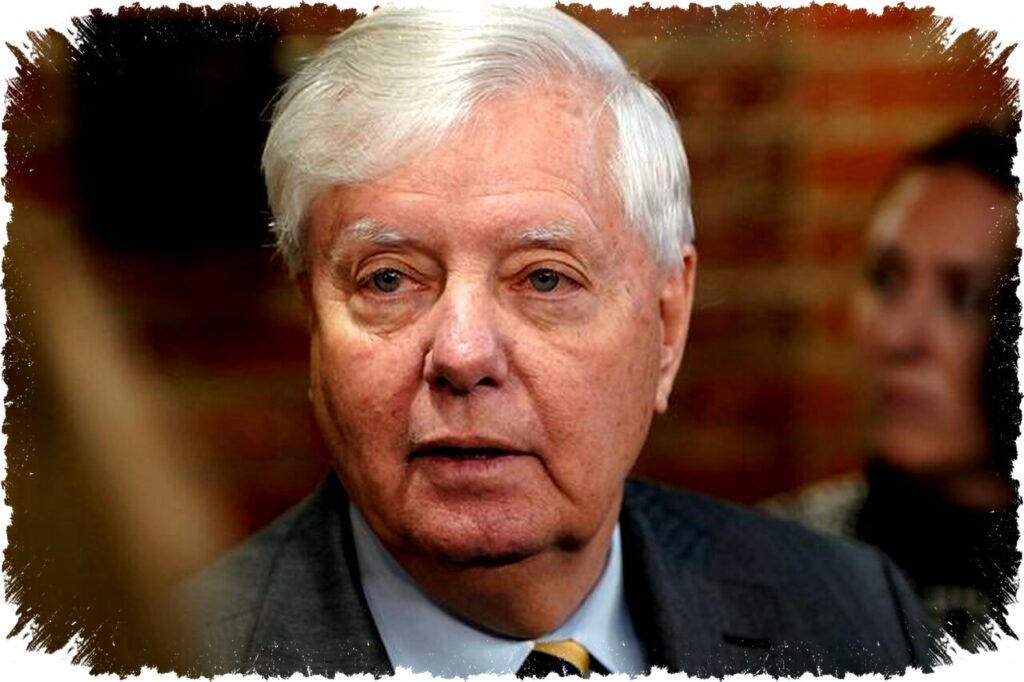Senator Graham Tunda Pengesahan Anggaran, Tekan Hak Gugat Pemerintah terkait Kasus Penyadapan 2021