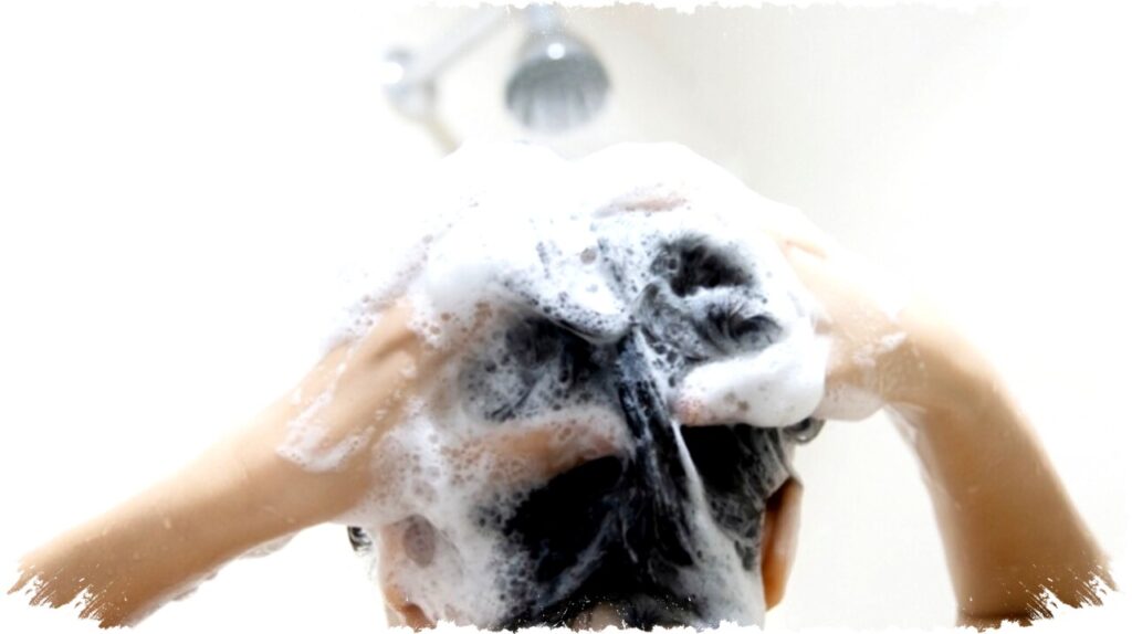 5 Shampoo Urang-Aring Terbaik untuk Rambut Hitam Sehat dan Kilau Alami Setiap Hari