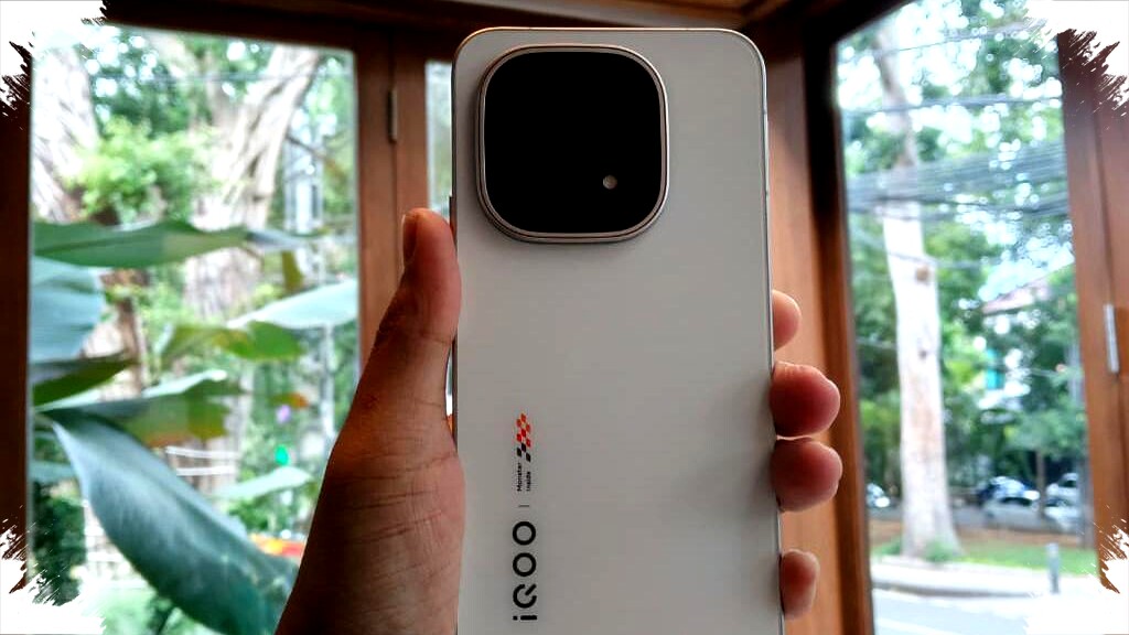 Bocoran iQOO 15 Ultra: Baterai 7.000 mAh & Fast Charging Super Cepat 200W Hadir 2026