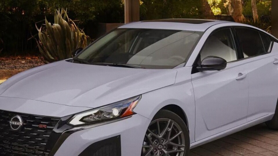 Nissan Pertahankan Produksi Sedan Lawas, Ini Alasan di Baliknya