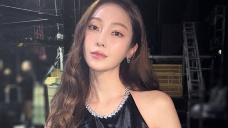 Bikin Look Harian Lebih Classy, Intip 4 OOTD Sweet Elegan ala Jessica Jung yang Trending