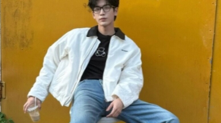 Anti Bosen! 4 Ide Styling Celana Jeans ala Zhang Ling He yang Keren dan Trendi Banget