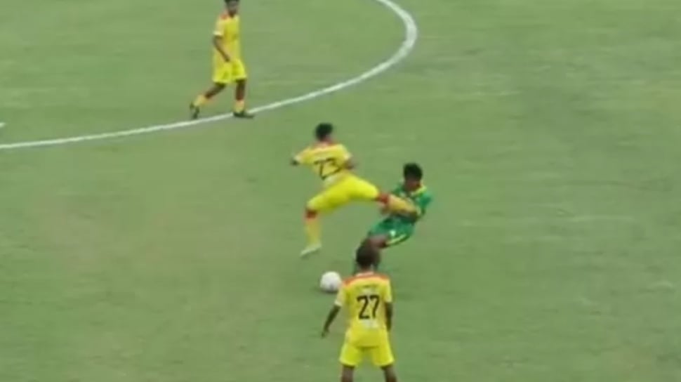 Tendangan Kungfu di Liga Indonesia Viral dan Jadi Sorotan Media Dunia, Bikin Heboh!