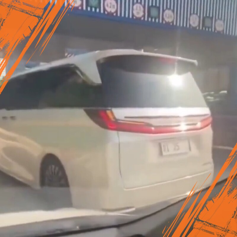 Viral Mobil Lexus Berpelat RI 25 Serobot Antrean, Polisi Ungkap Fakta Sebenarnya