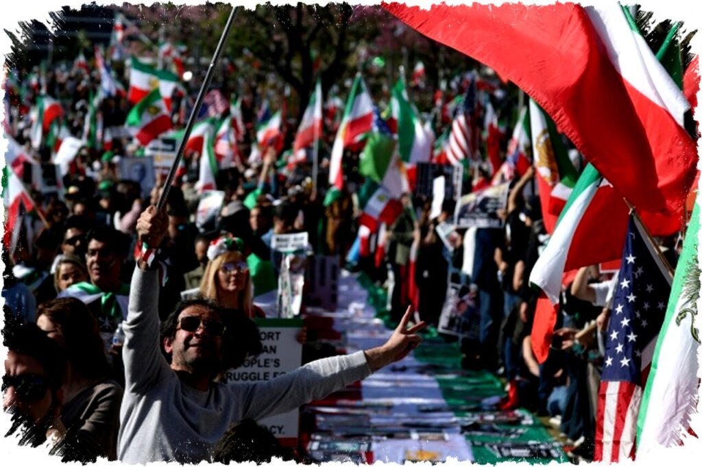 Warga Tehran Berani Serukan "Kematian untuk Khamenei" dari Balkon, Terinspirasi Ratusan Ribu Protes Diaspora—Isyarat Baru Perlawanan Meski Rezim Tewaskan Ribuan Demonstran