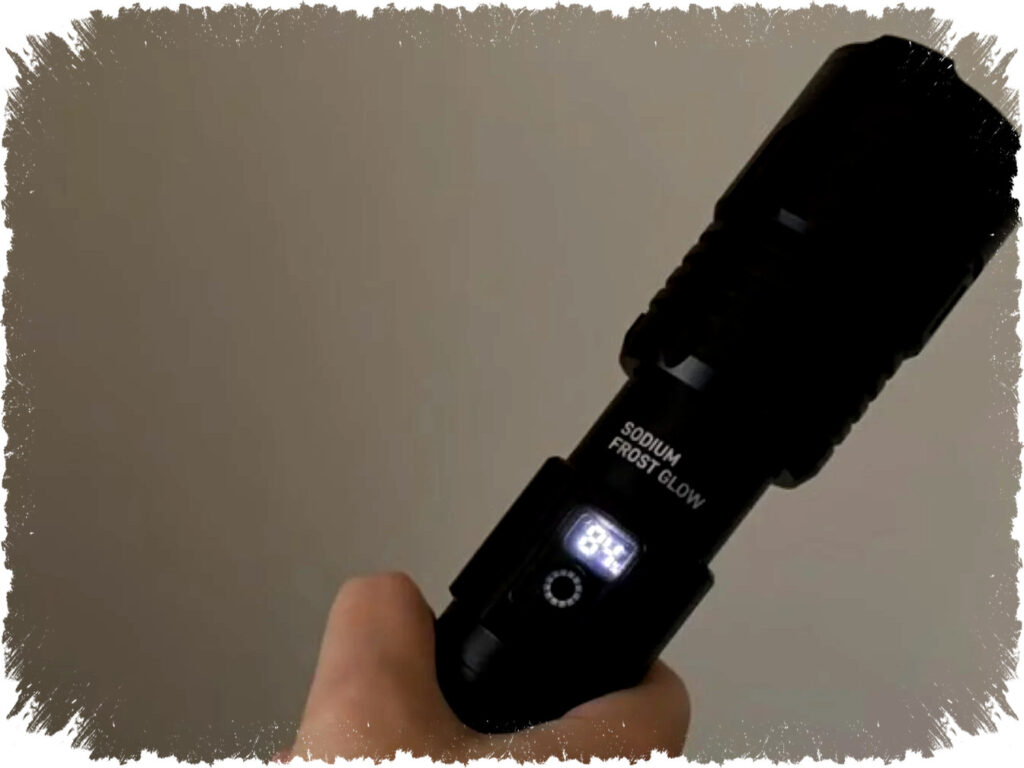 Lampu Senter Revolusioner dengan Baterai Natrium 10.000mAh: Terang 2.500 Lumens di Suhu Ekstrem -40°C, Bikin Lithium-ion Tersungkur!