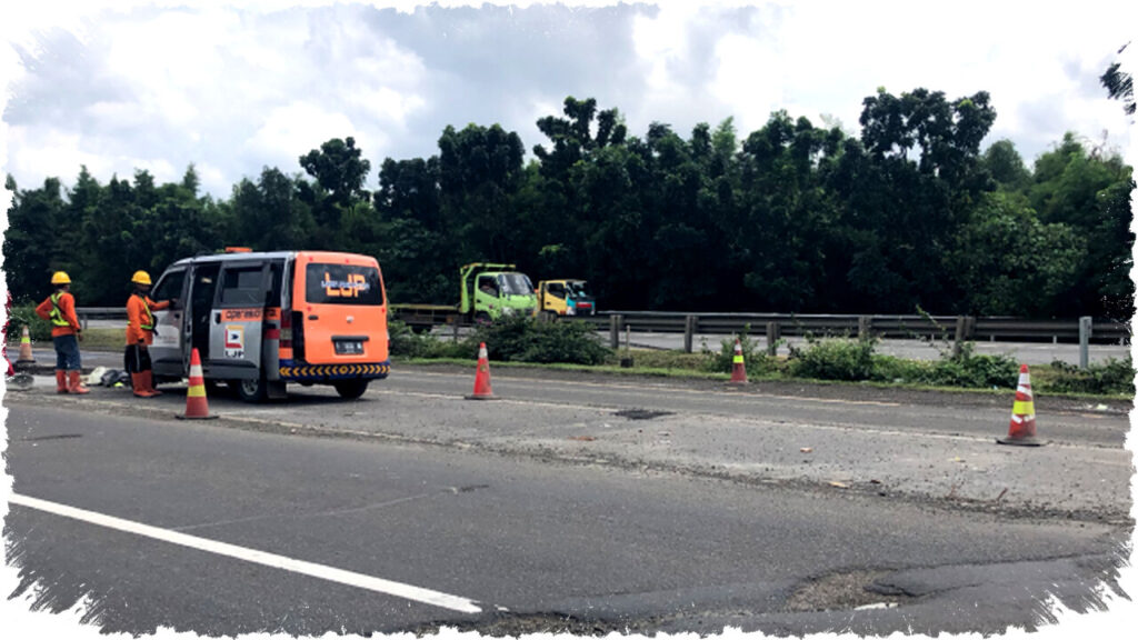 Kerusakan Parah di Tol Tangerang-Merak KM 16 & 21, Truk Alami Patah As Roda, Ini Solusinya!
