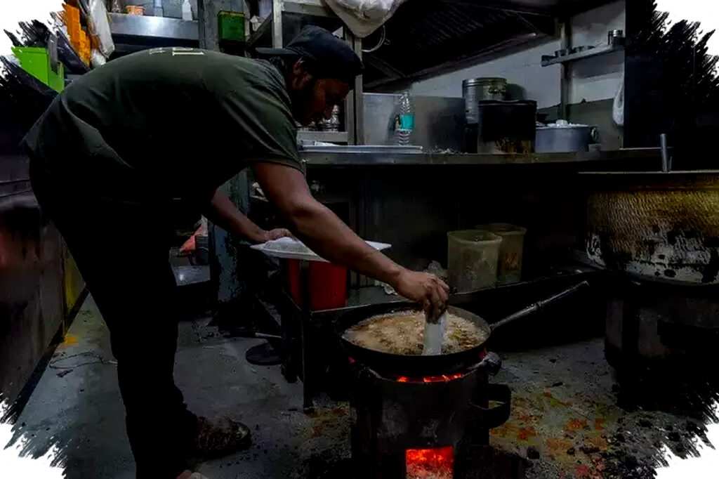 Krisis Gas Memaksa Restoran India Kembali ke Kayu Bakar dan Arang, Dapur Berubah Drastis