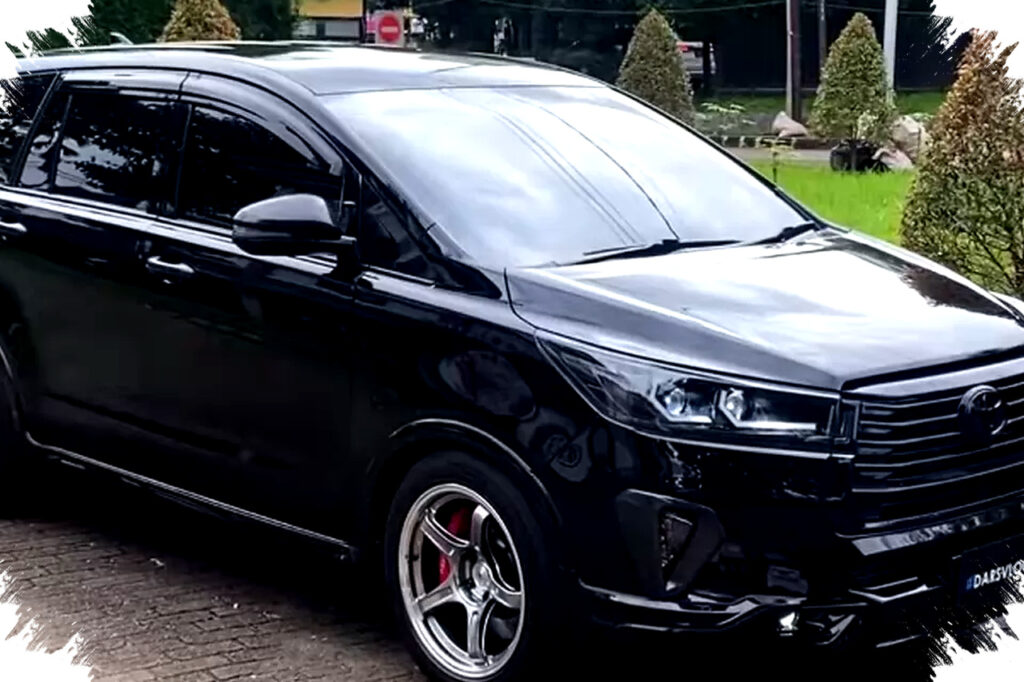 Modifikasi Toyota Kijang Innova Reborn 2026 Mengadopsi Body Kit Venturer, Transformasi Mewah dengan Sentuhan Blackout dan Karbon