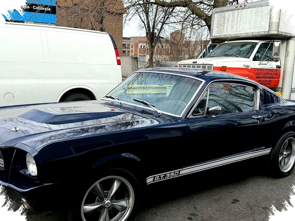 1965 Ford Mustang GT Menghadirkan Adu Klasik dan Tenaga V-8 Modern, Ikon Muscle Car yang Tak Tergerus Waktu