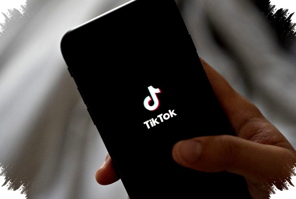 OPPO Reno15 F 5G Masuki Dunia Ngabuburit, Layar 120Hz Bikin TikTok Makin Lancar dan Memikat