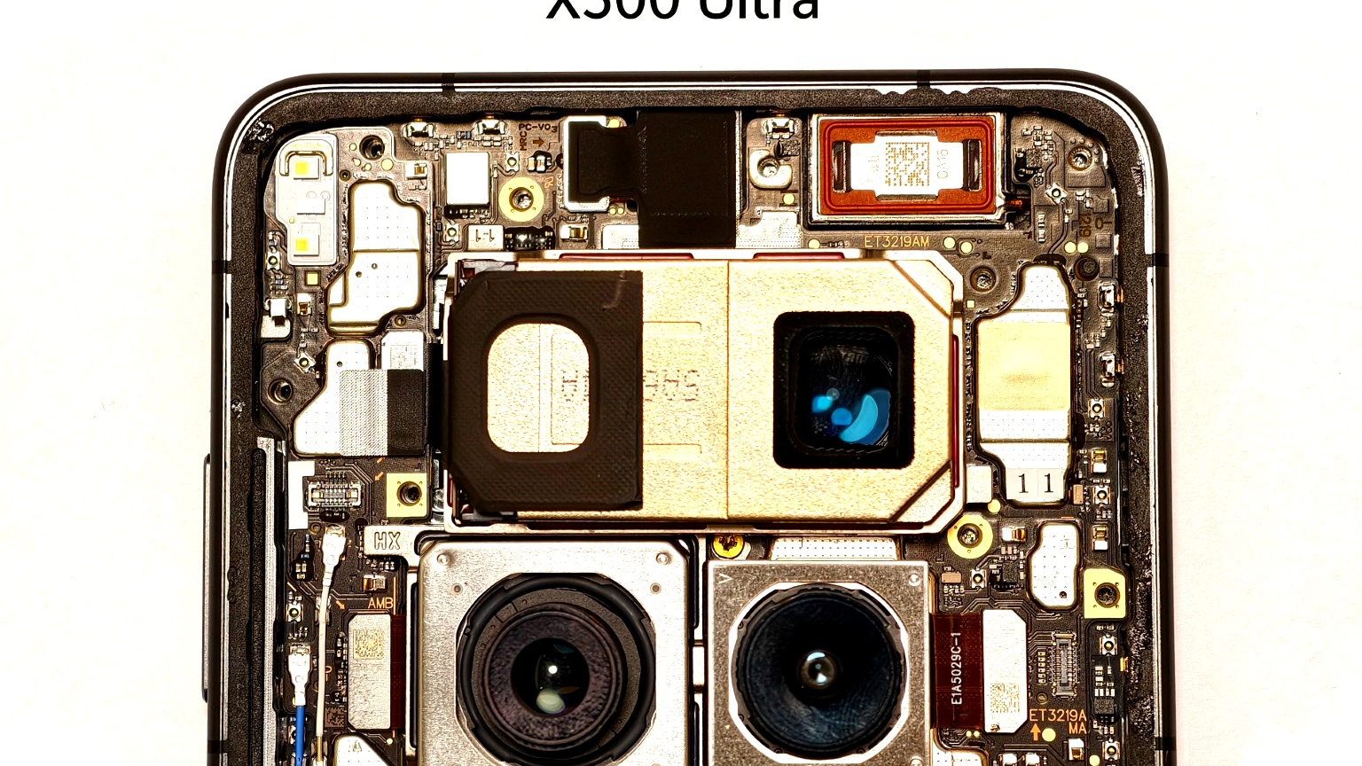 Sensor UltraWide Pesaing Masih Kerdil, Vivo X300 Ultra Tidak Kasih Ampun dengan Zeiss Tanpa Kompromi