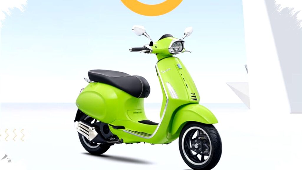 Vespa Sprint Tech 150 Hadir Dengan Layar TFT Futuristis dan Fitur Keyless, Lawan Berat Skuter Premium di Kelasnya