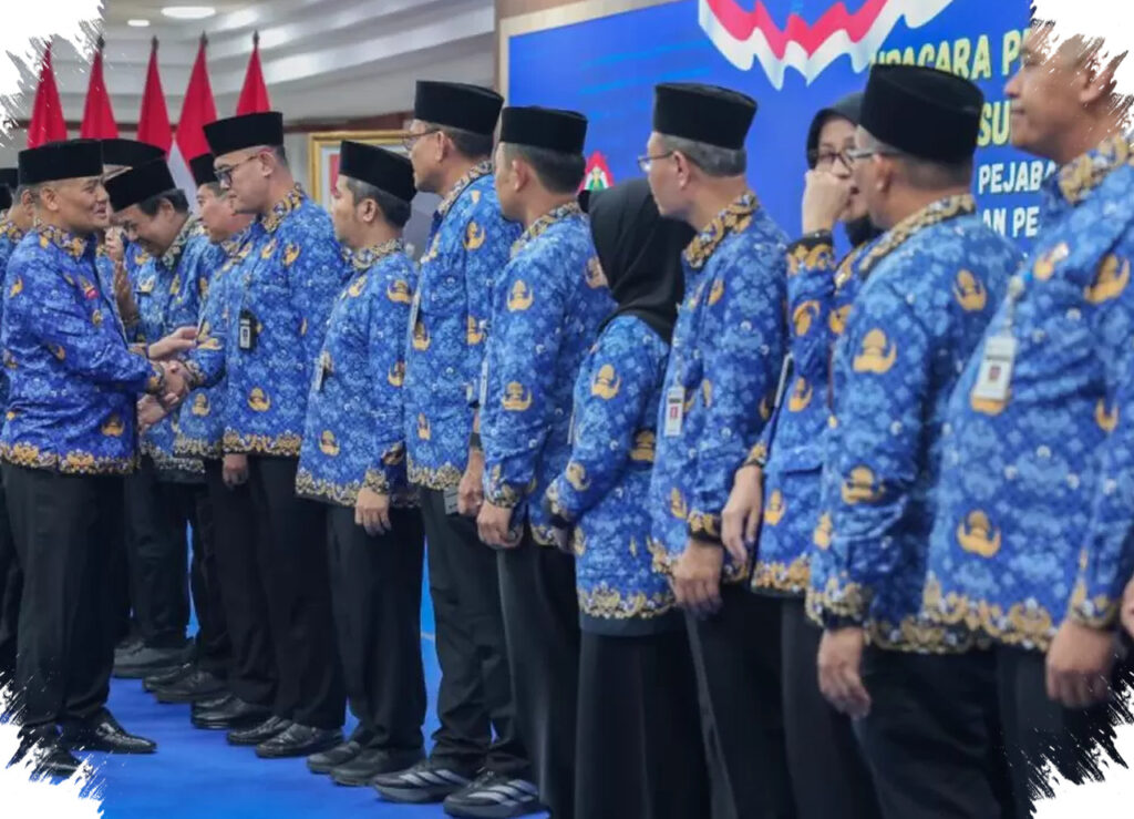 Lantik 27 Pejabat Pemprov Jateng, Ahmad Luthfi Tuntut Keluhan Warga Ditangani 1 X 24 Jam