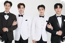7 Ide Outfit Traveling Kasual Ala Mark Jiruntanin Yang Praktis Tapi Tetap Mencuri Atensi
