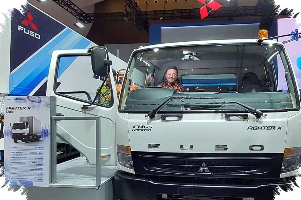 Mitsubishi Fuso Bawa Jawaban Logistik Tanpa Henti, Truk Dan Bus Tangguh Mejeng di GIICOMVEC 2026