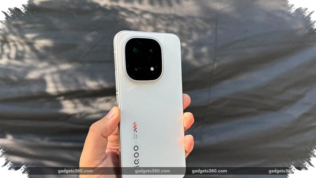 iQOO 16 Mulai Terdaftar Di China, Bawa Snapdragon 8 Elite Gen 6 Pro Dan Layar Samsung 2K